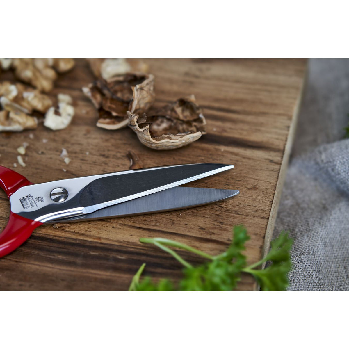 https://www.tanager.shop/wp-content/uploads/1691/20/every-client-is-treated-like-family-finding-the-zwilling-shears-scissors-multi-purpose-kitchen-shears-red-tanager-housewares-to-meet-the-needs-of-people-is-our-passion_2.jpg